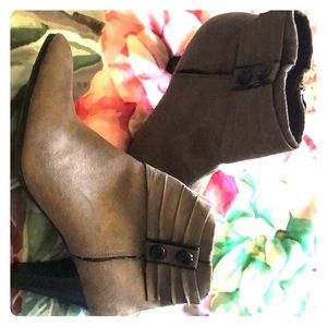Women’s short heels